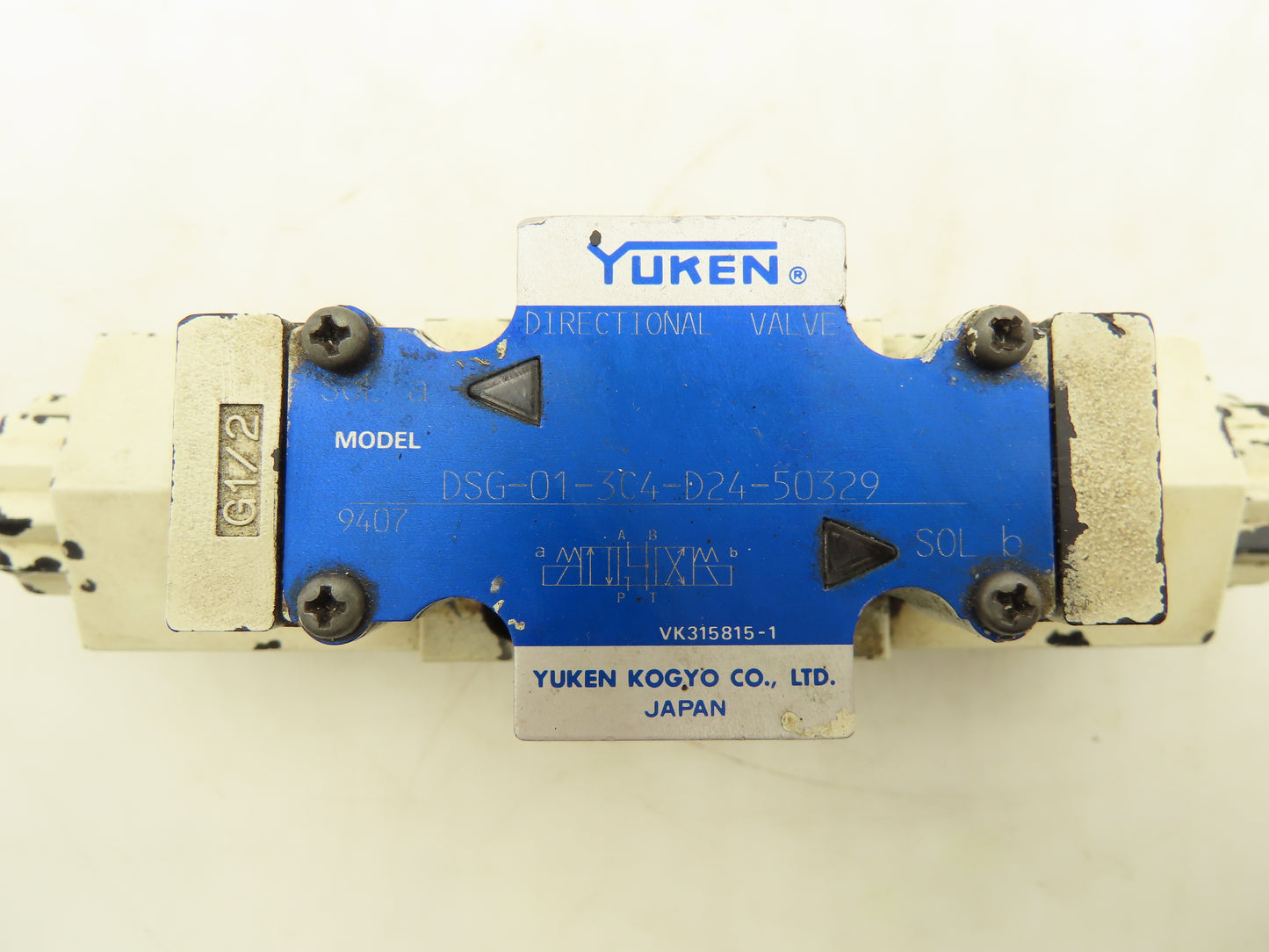 Yuken DSG-01-3C4-D24-50329 Directional Control Solenoid Valve 24VDC