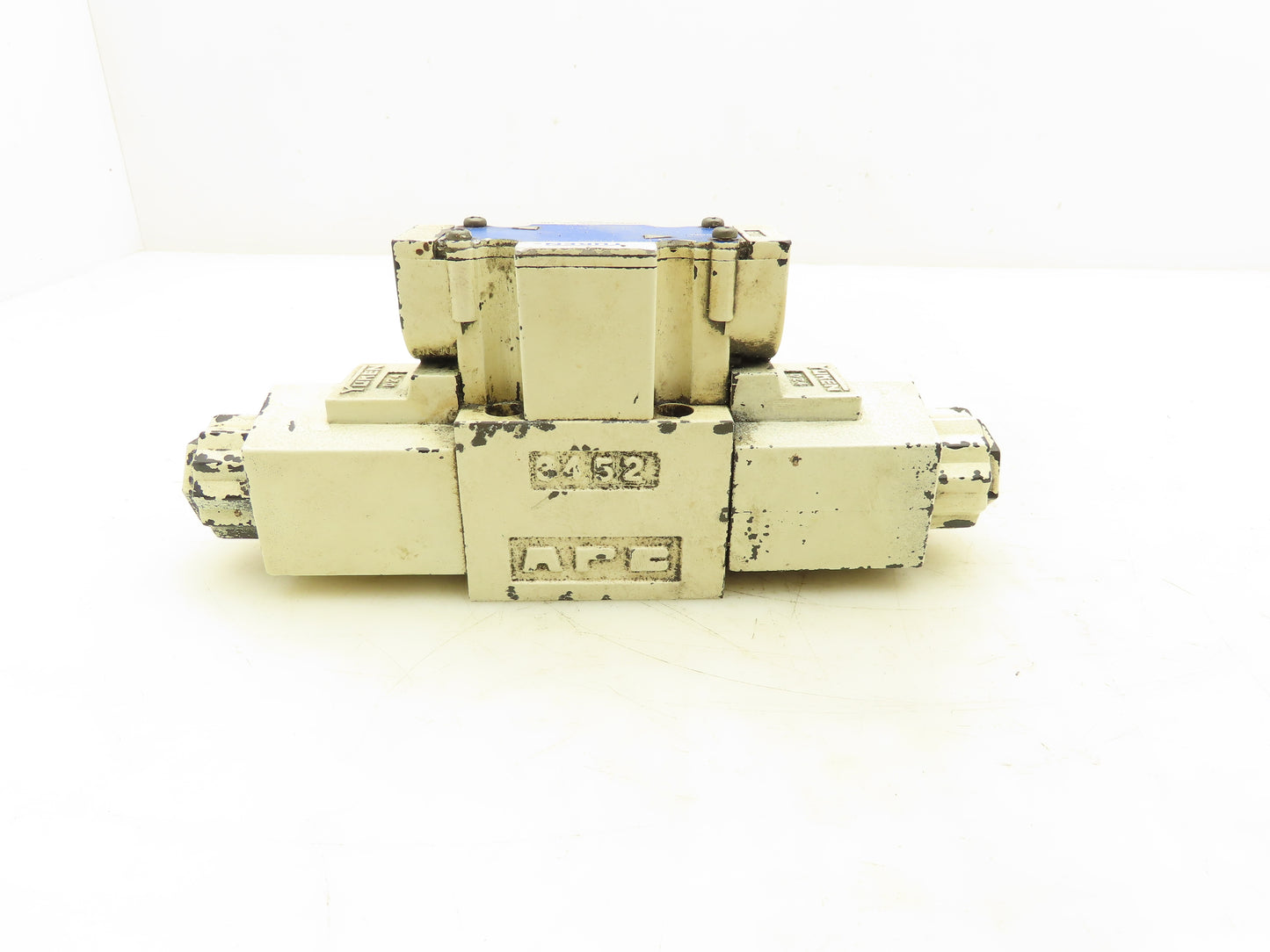 Yuken DSG-01-3C4-D24-50329 Directional Control Solenoid Valve 24VDC