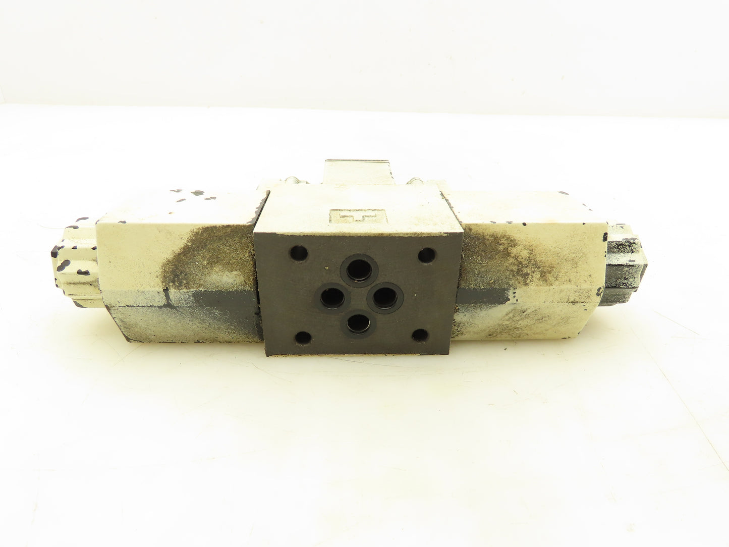 Yuken DSG-01-3C4-D24-50329 Directional Control Solenoid Valve 24VDC