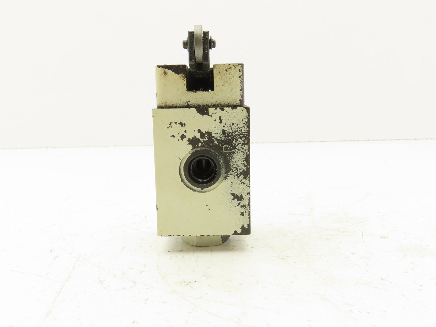 Yuatsuseiko Oilic YV3581 Directional Control Cam Lever Valve 2-Pos Spring Return