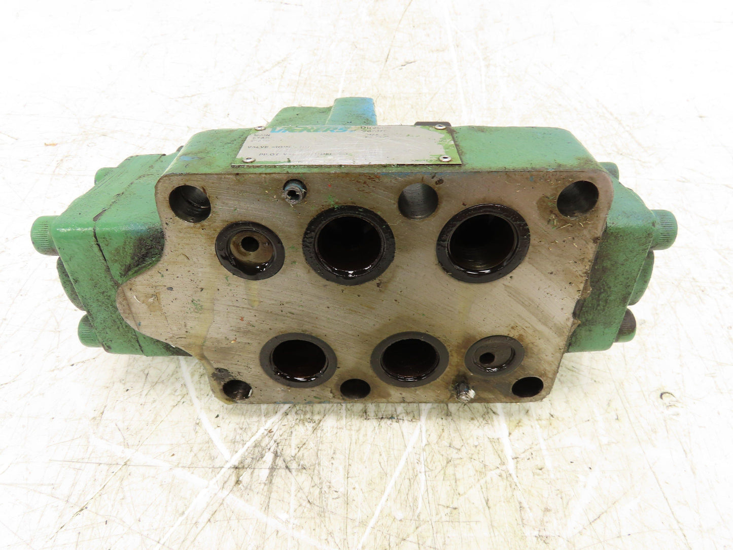 Vickers DG5S-8-2C-T-M-U-HL7-40 Directional Control Solenoid Valve 24VDC