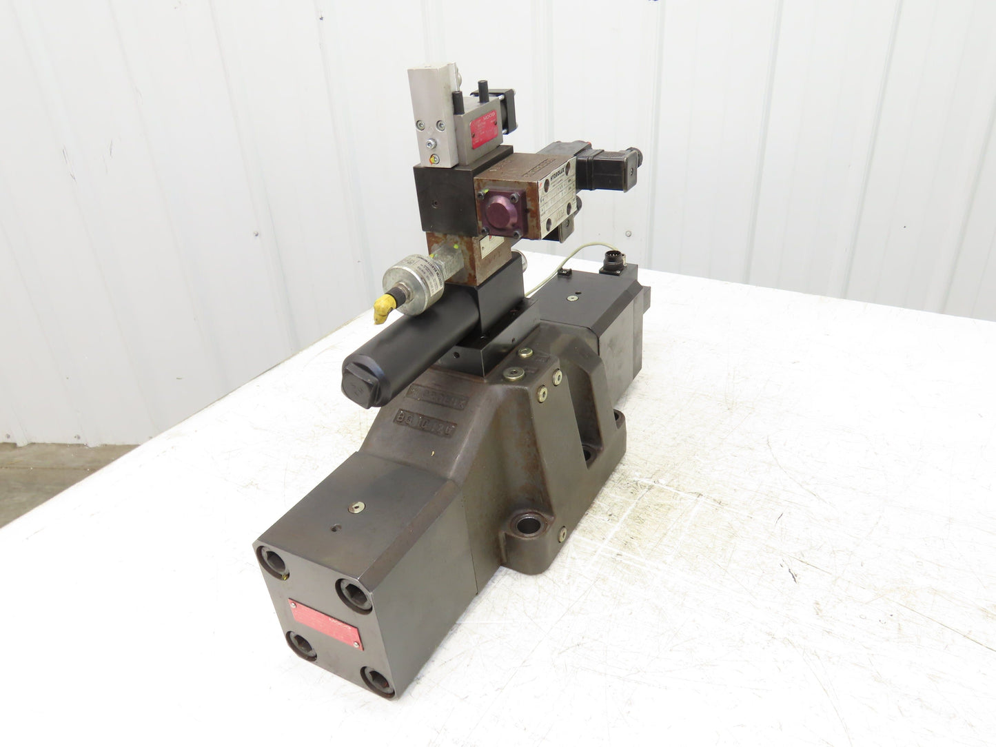 Moog WSH53P32C108CSBN Hydraulic Proportional Servo Valve Stack D633E714A