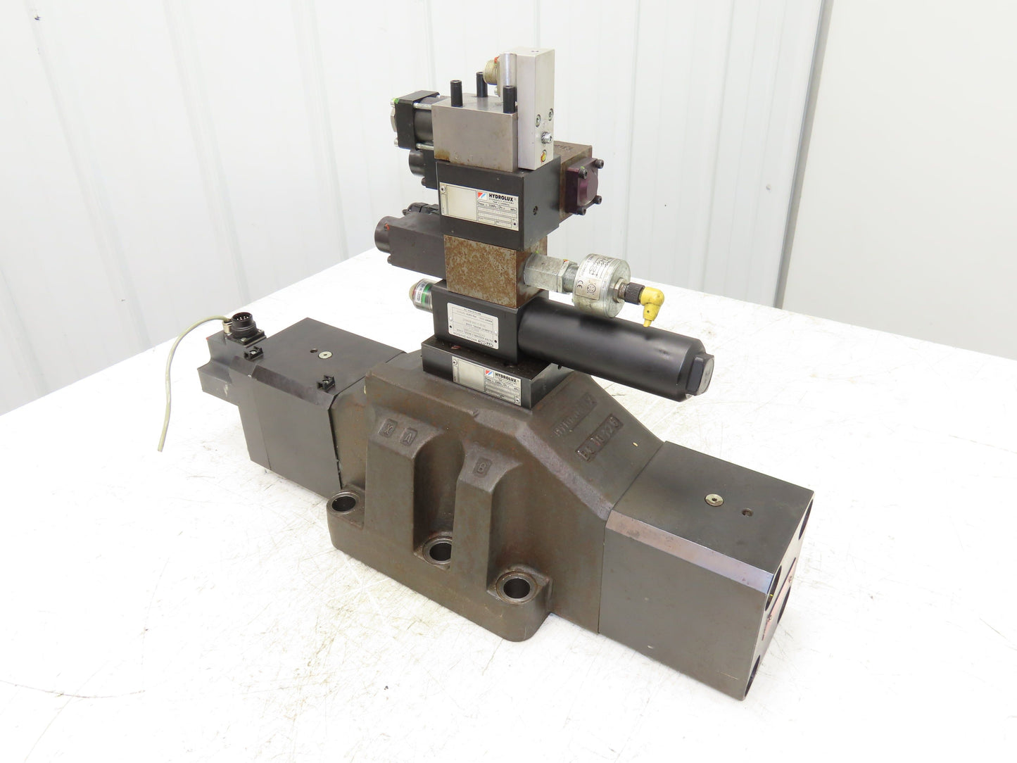 Moog WSH53P32C108CSBN Hydraulic Proportional Servo Valve Stack D633E714A