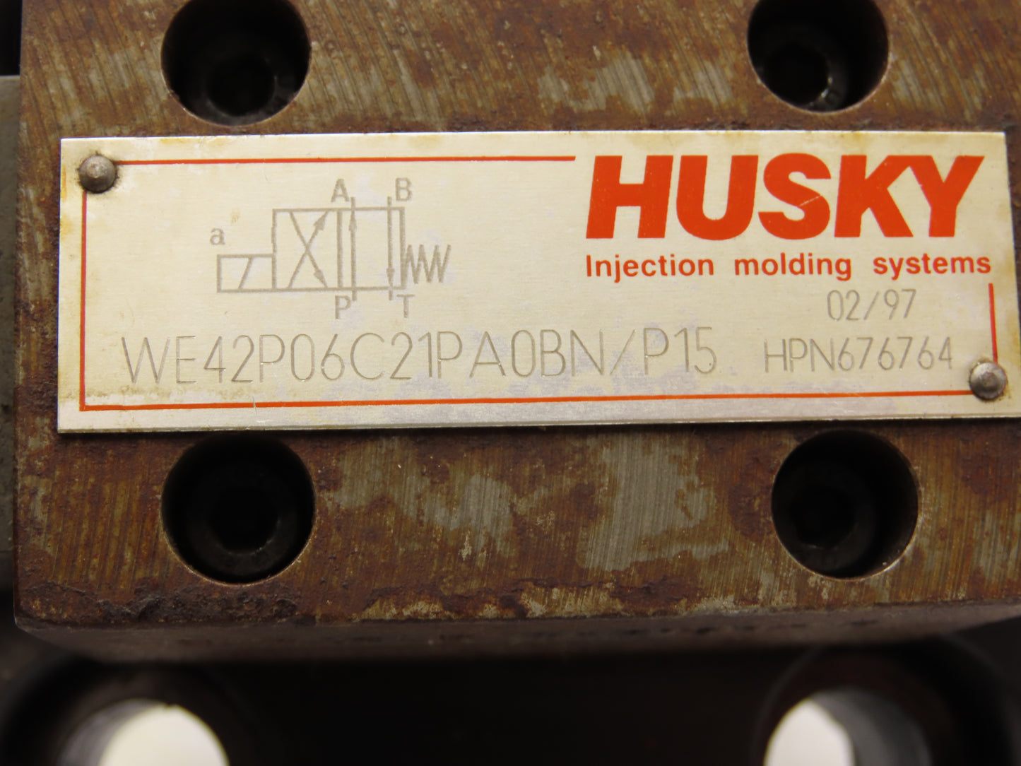 Husky CCE32B62WX06 Cartridge Valve Cover 24V Directional Pilot Valve WE42
