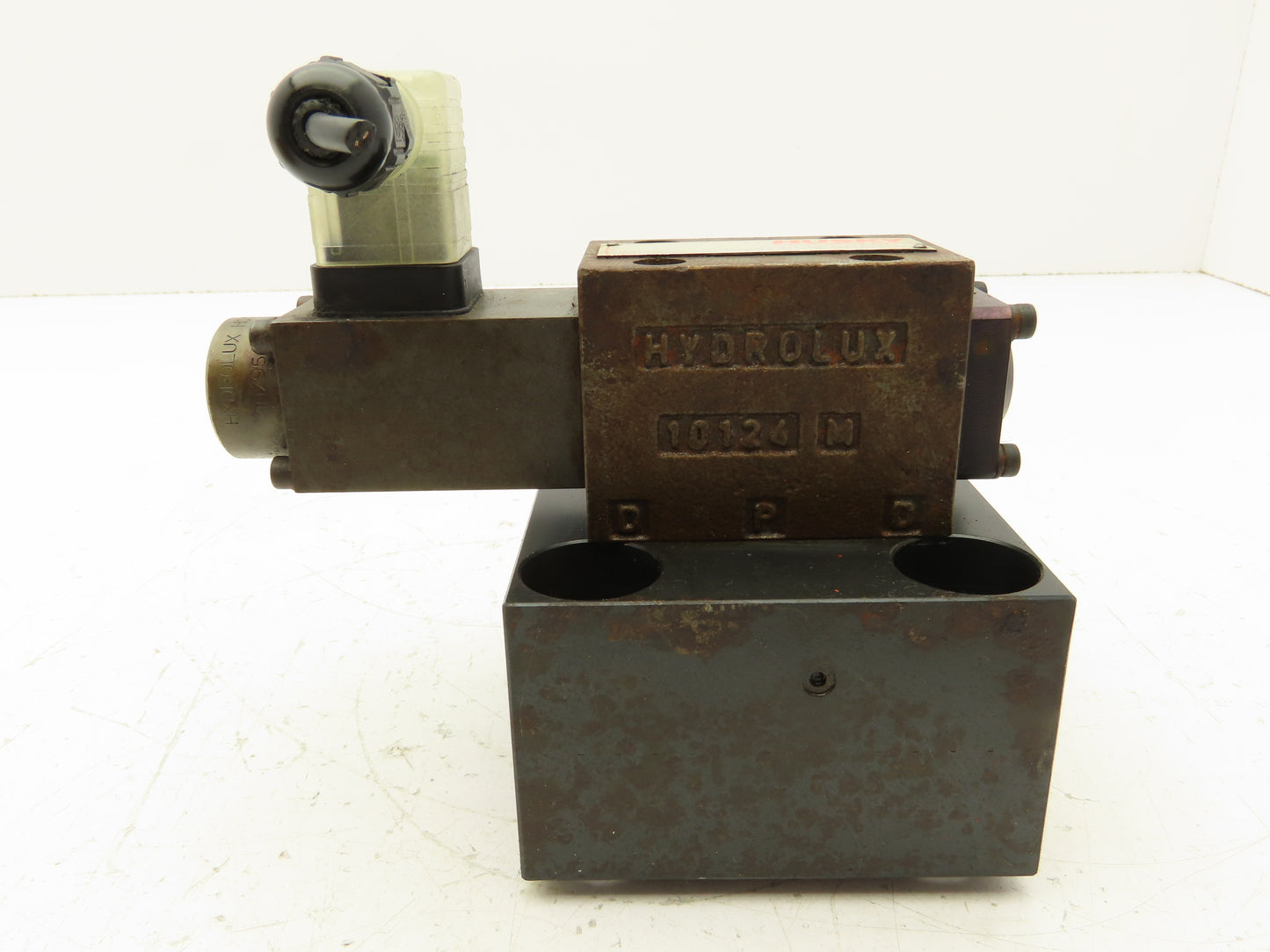 Husky CCE32B62WX06 Cartridge Valve Cover 24V Directional Pilot Valve WE42