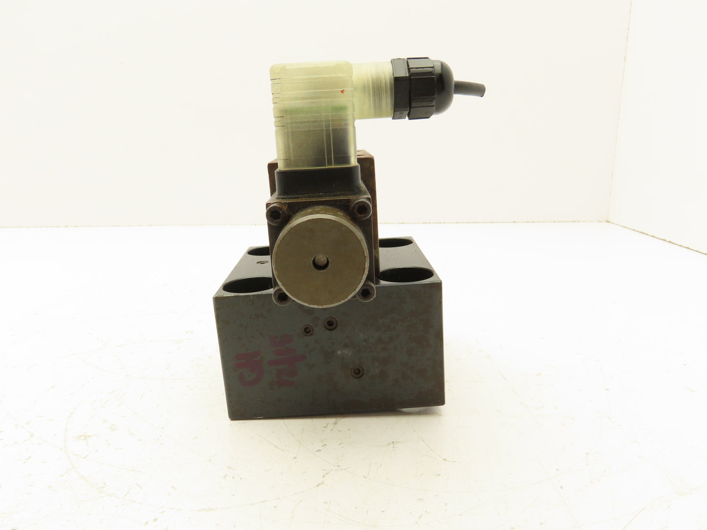 Husky CCE32B62WX06 Cartridge Valve Cover 24V Directional Pilot Valve WE42