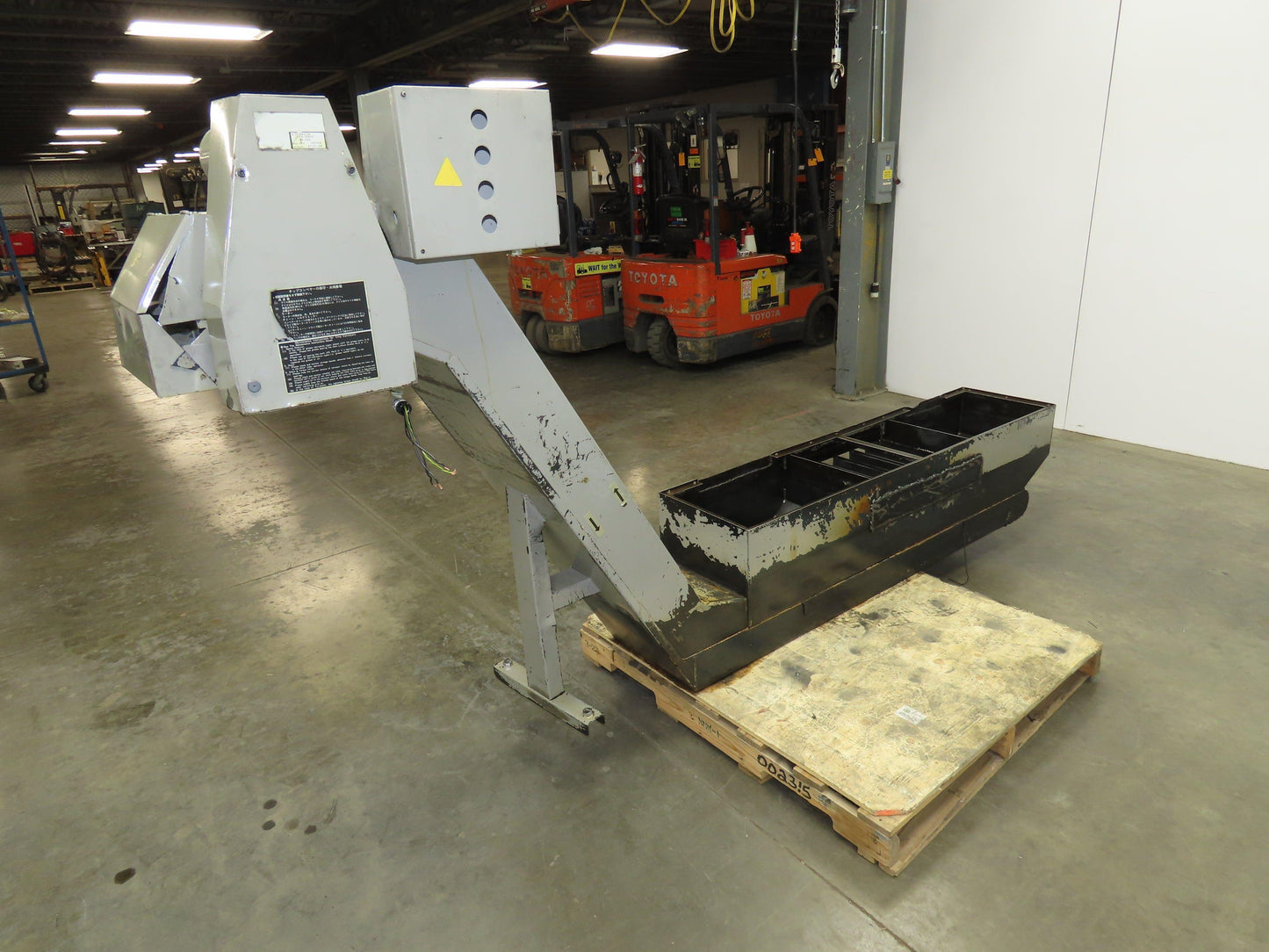 Enomoto Hinge Belt CNC Chip Conveyor 15"x 62" Infeed 40" Discharge 220V 3PH