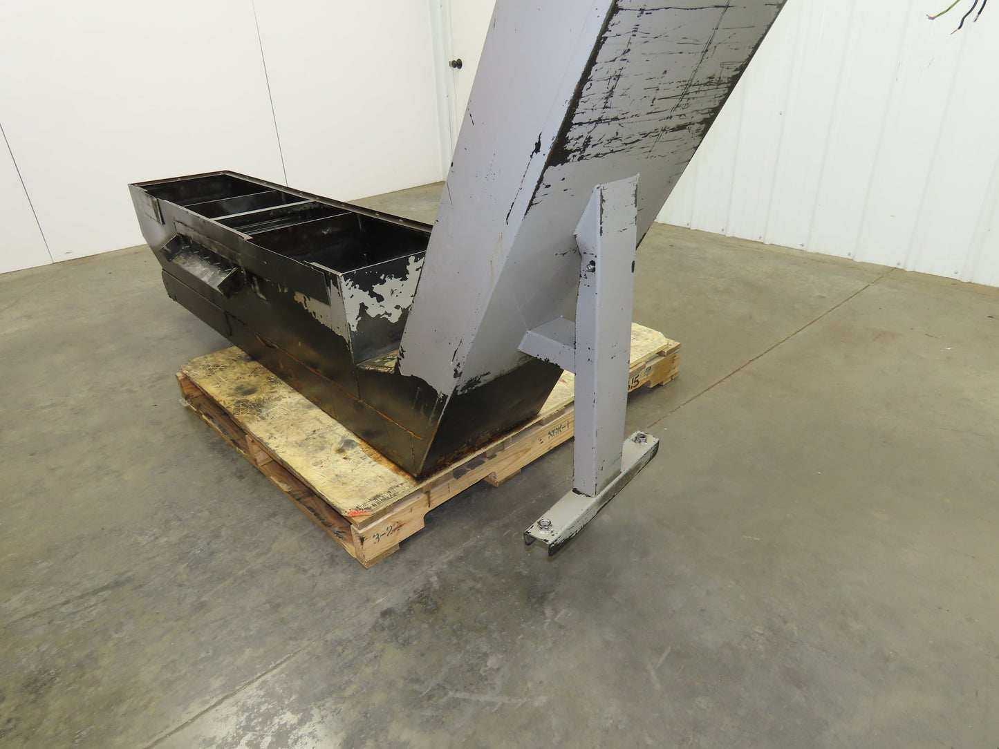 Enomoto Hinge Belt CNC Chip Conveyor 15"x 62" Infeed 40" Discharge 220V 3PH