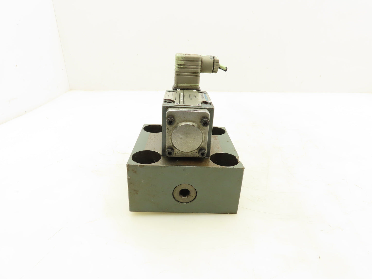 Rexroth LFA 32 KWA-62/A10/12 Cartridge Control Cover w/Directional Valve 4WE6D51