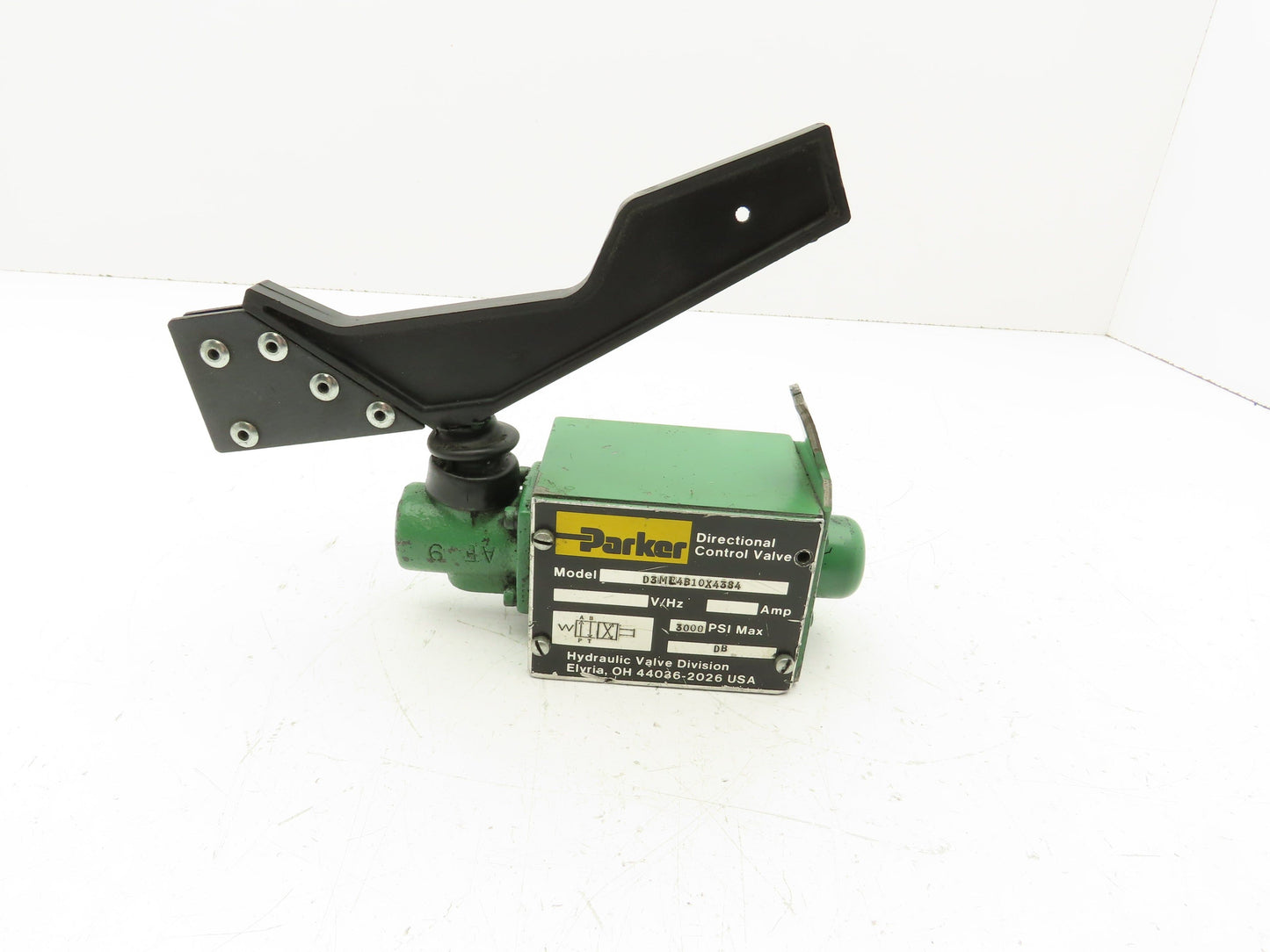 Parker D3ML4B10X4384 Manual Lever Directional Spool Valve 2-Position 3000 PSI