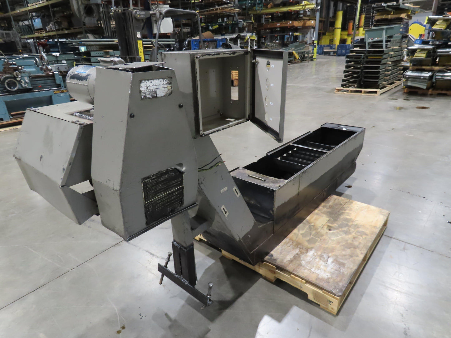 Enomoto Hinge Belt CNC Chip Conveyor 16"x 62" Infeed 36-42" Discharge 220V 3PH