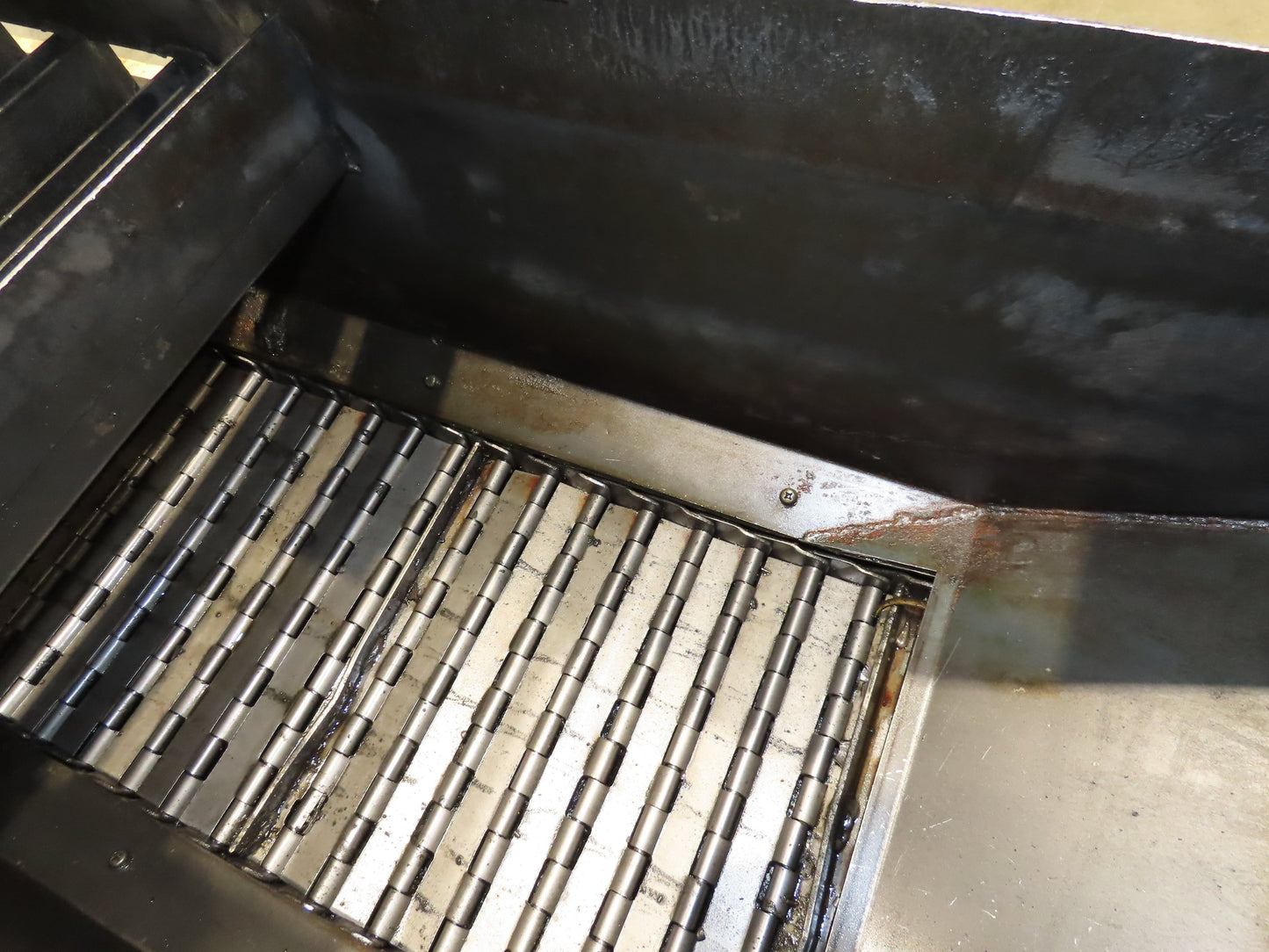 Enomoto Hinge Belt CNC Chip Conveyor 16"x 62" Infeed 36-42" Discharge 220V 3PH
