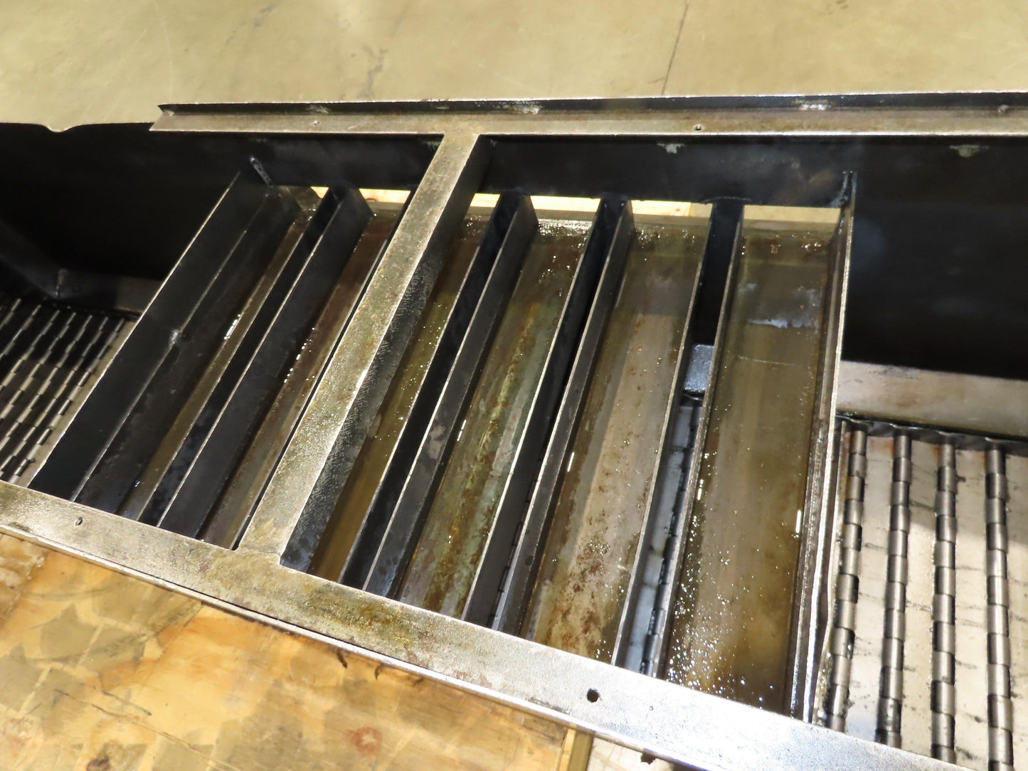 Enomoto Hinge Belt CNC Chip Conveyor 16"x 62" Infeed 36-42" Discharge 220V 3PH