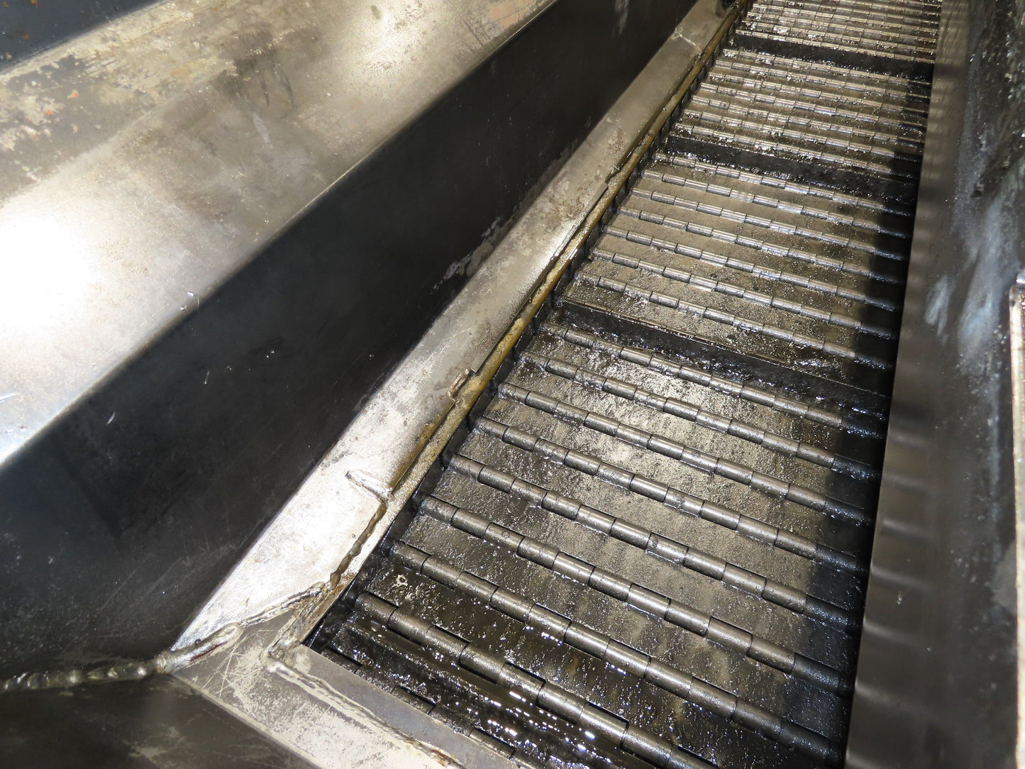 Enomoto Hinge Belt CNC Chip Conveyor 15"x 88" Infeed 46" Discharge 220V 3PH