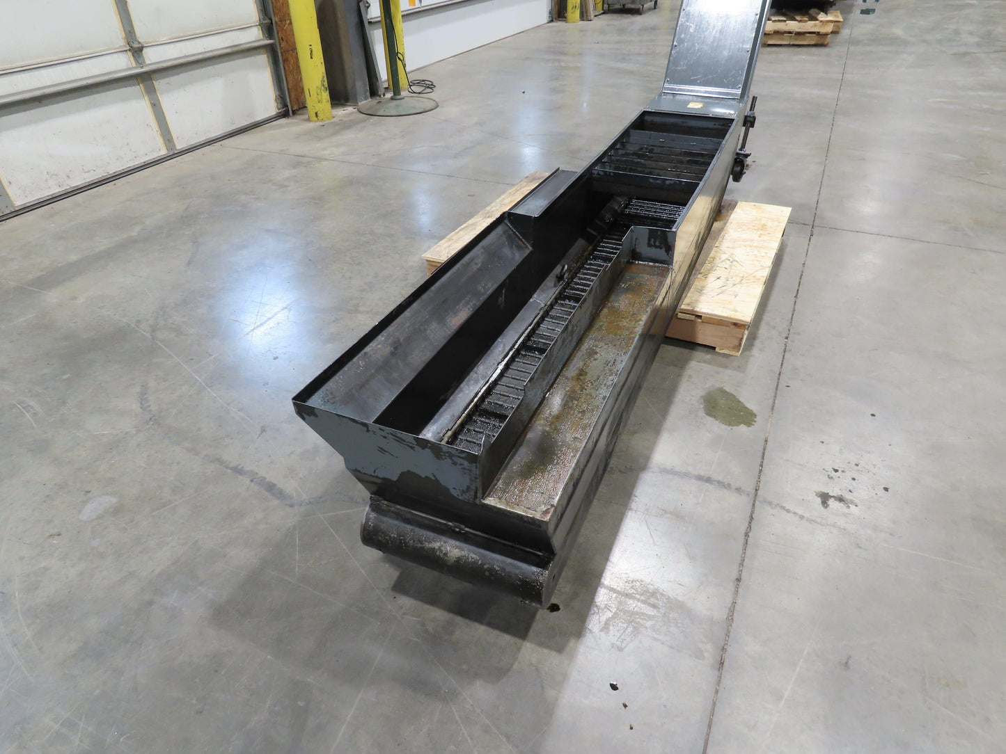 Enomoto Hinge Belt CNC Chip Conveyor 15"x 88" Infeed 46" Discharge 220V 3PH