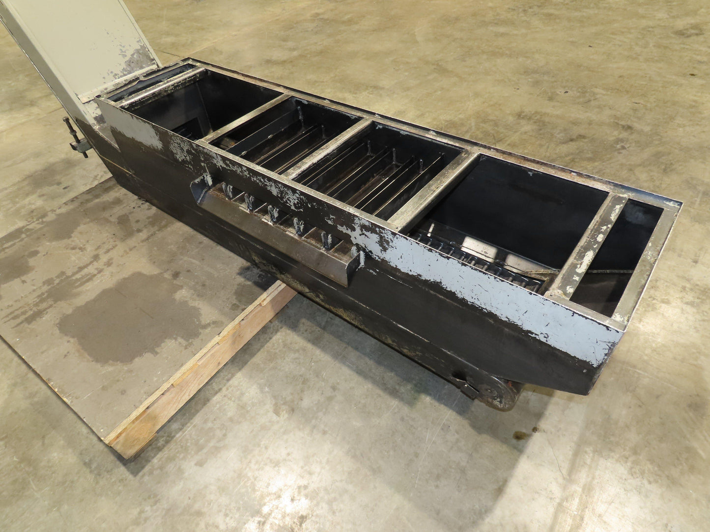 Enomoto Hinge Belt CNC Chip Conveyor 16"x 62" Infeed 31" Discharge 220V 3PH
