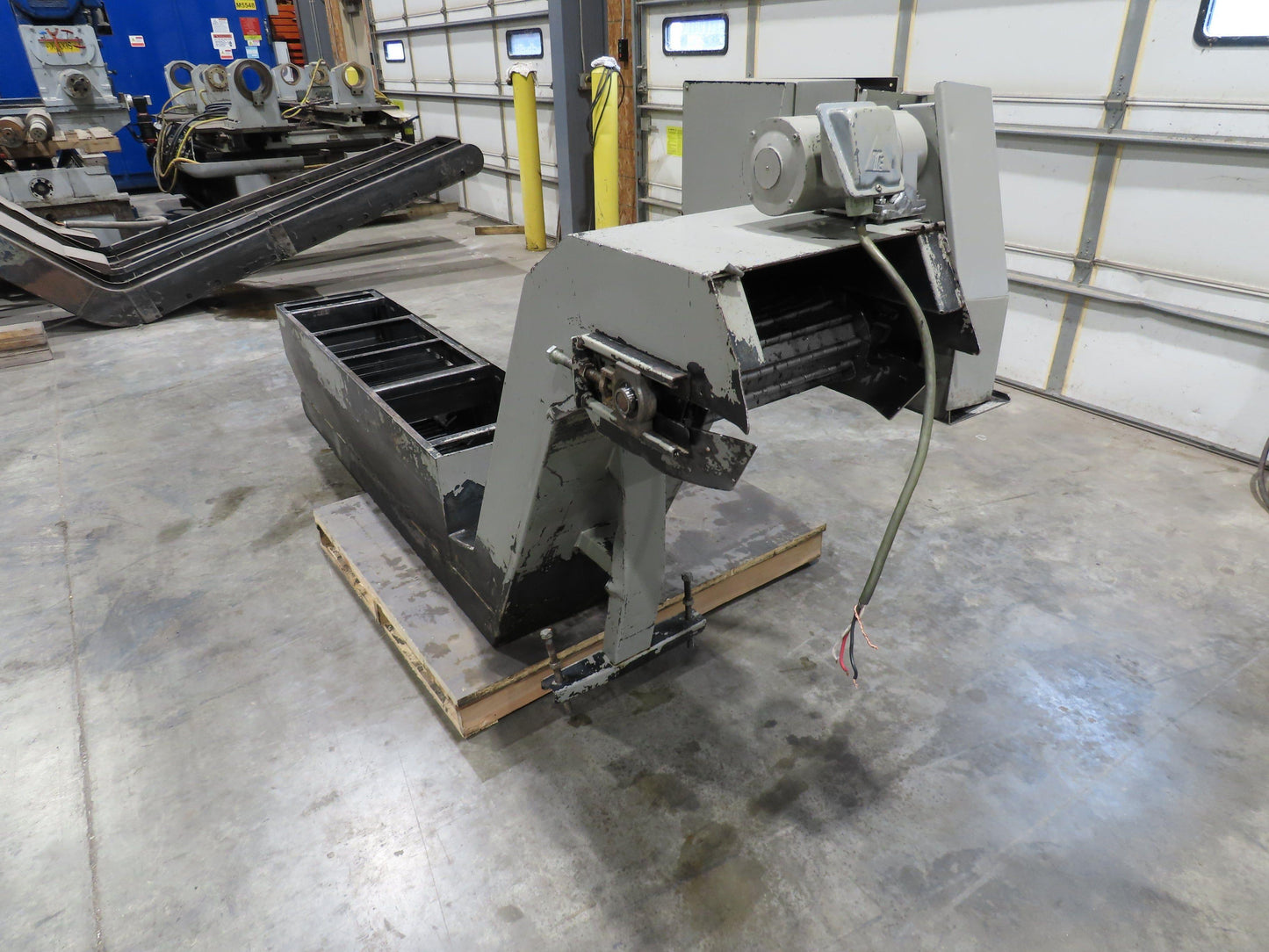Enomoto Hinge Belt CNC Chip Conveyor 16"x 62" Infeed 31" Discharge 220V 3PH