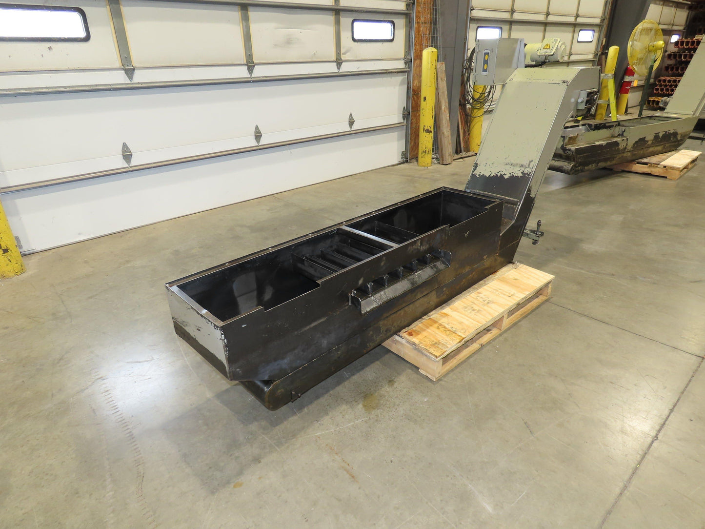 Enomoto Hinge Belt CNC Chip Conveyor 16"x 62" Infeed 31" Discharge 220V 3PH