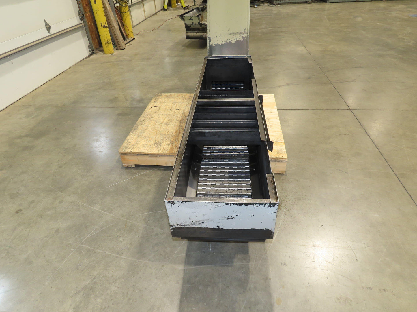 Enomoto Hinge Belt CNC Chip Conveyor 16"x 62" Infeed 31" Discharge 220V 3PH