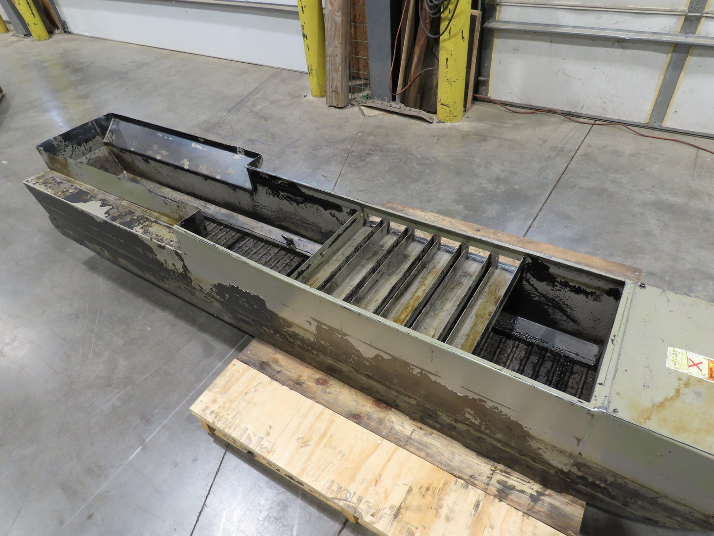 Enomoto Hinge Belt CNC Chip Conveyor 16"x 88" Infeed 46" Discharge 220V 3PH