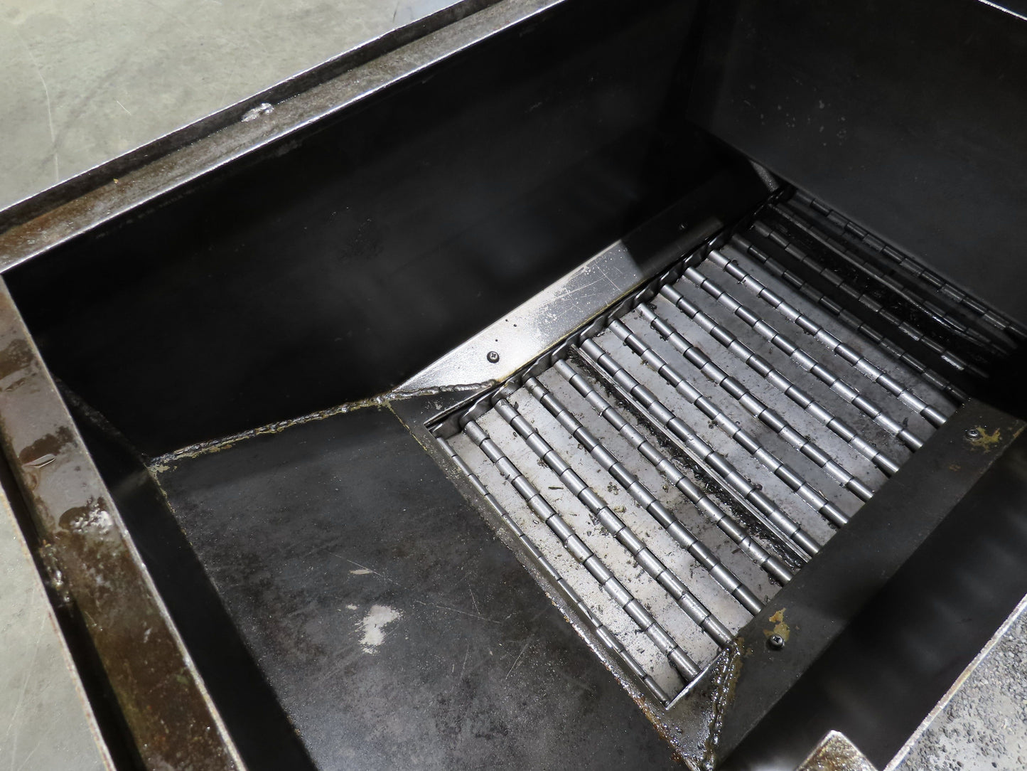 Enomoto Hinge Belt CNC Chip Conveyor 16"x 62" Infeed 43" Discharge 220V 3PH