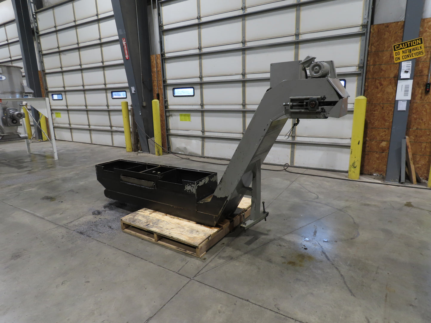 Enomoto Hinge Belt CNC Chip Conveyor 16"x 62" Infeed 43" Discharge 220V 3PH