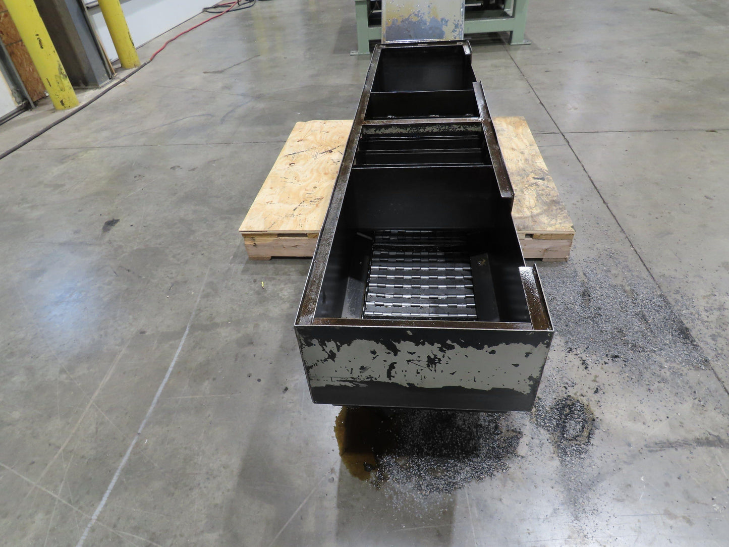 Enomoto Hinge Belt CNC Chip Conveyor 16"x 62" Infeed 43" Discharge 220V 3PH