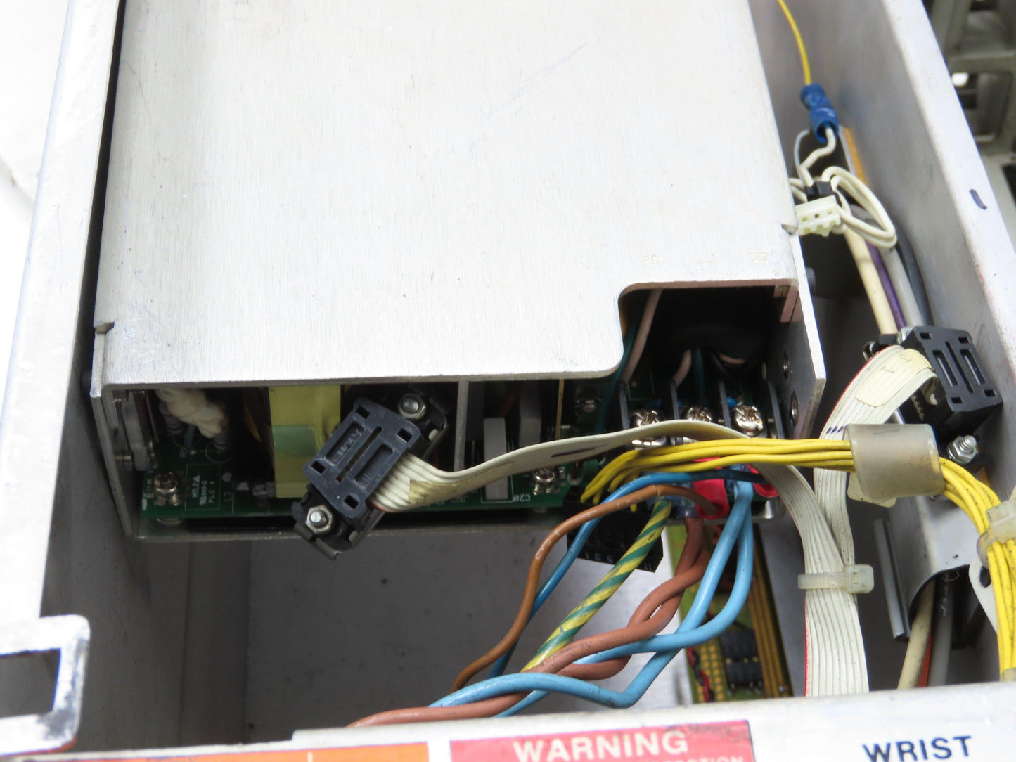 Cincinnati Milacron 3-700-0198A PLC Chassis Slot Rack Power Supply 115V 3A 1PH
