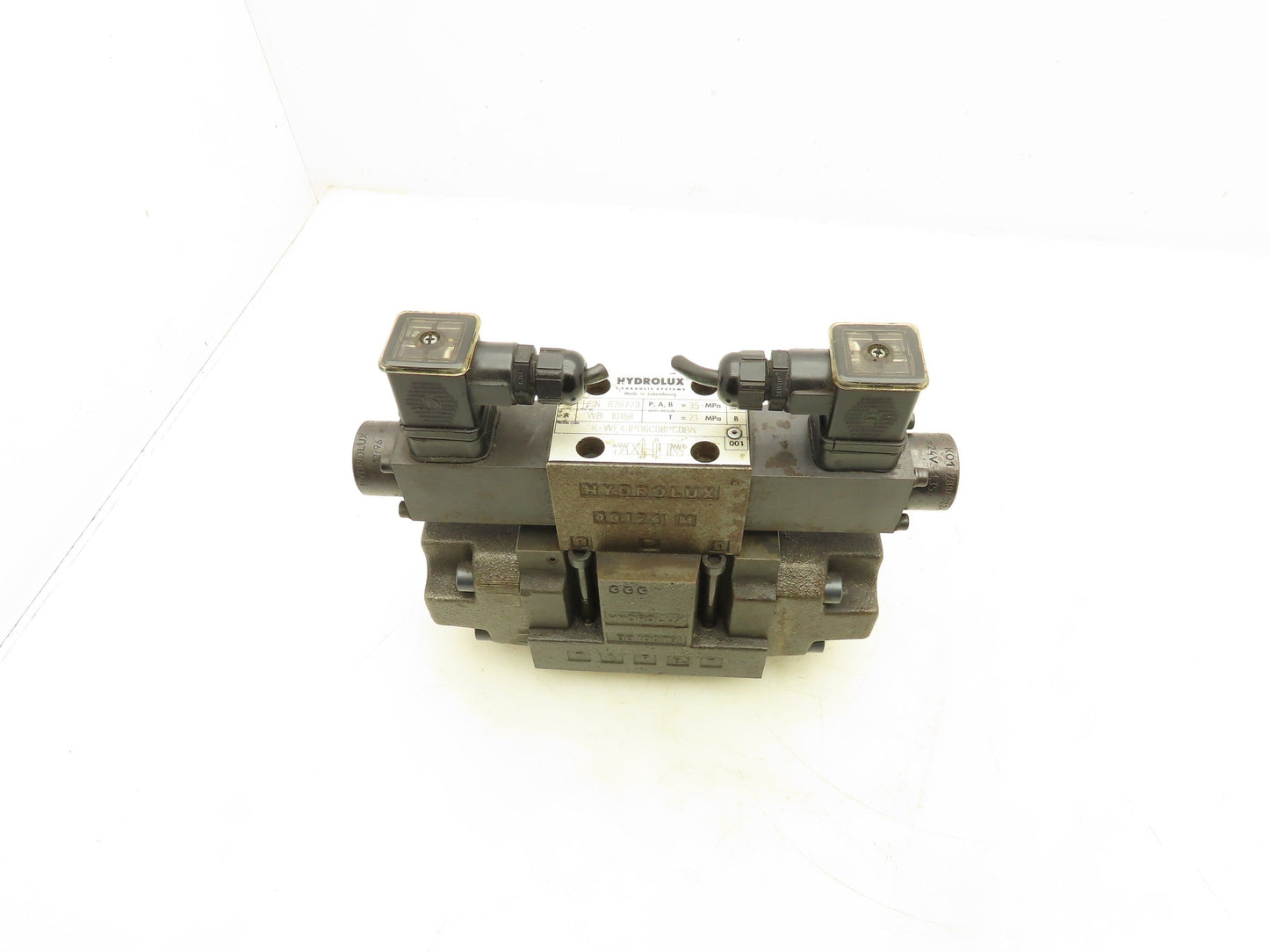Husky Hydrolux Moog WEH43P10A03CSBN Directional Solenoid Valve K-WE43P06C08PC0BN