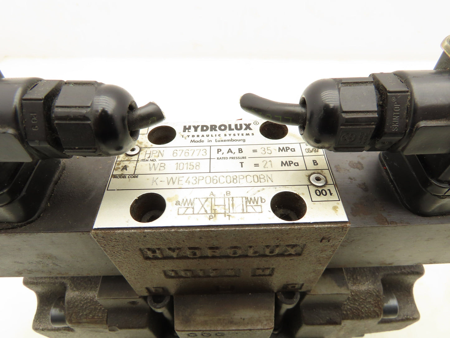 Husky Hydrolux Moog WEH43P10A03CSBN Directional Solenoid Valve K-WE43P06C08PC0BN