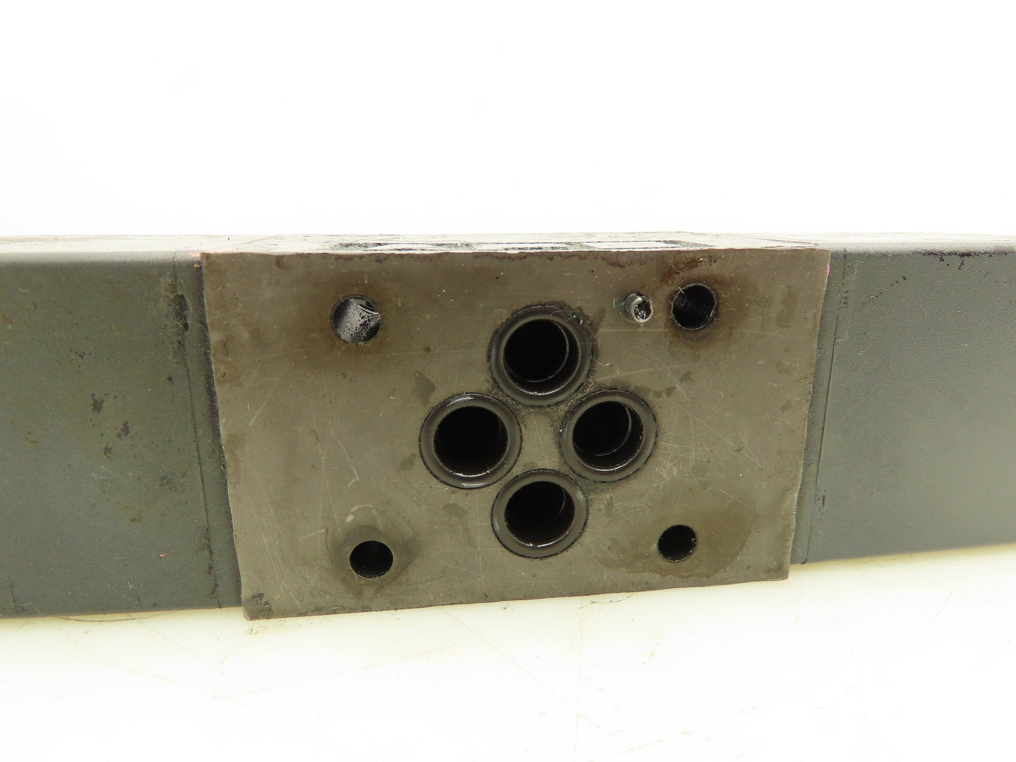 Vickers DG4V-3-6C-M-U-HL7-60 Directional Control Solenoid Valve 24VDC