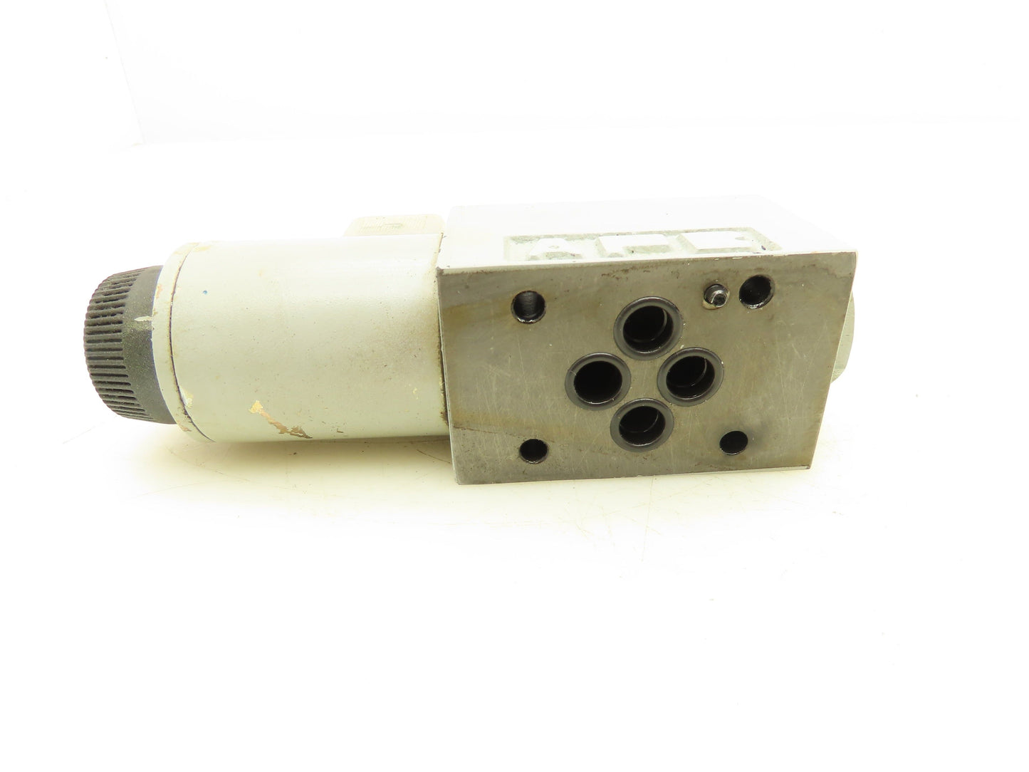 Vickers DG4V-3S-6A-M-U-HL7-60 Directional Control Solenoid Valve 24VDC