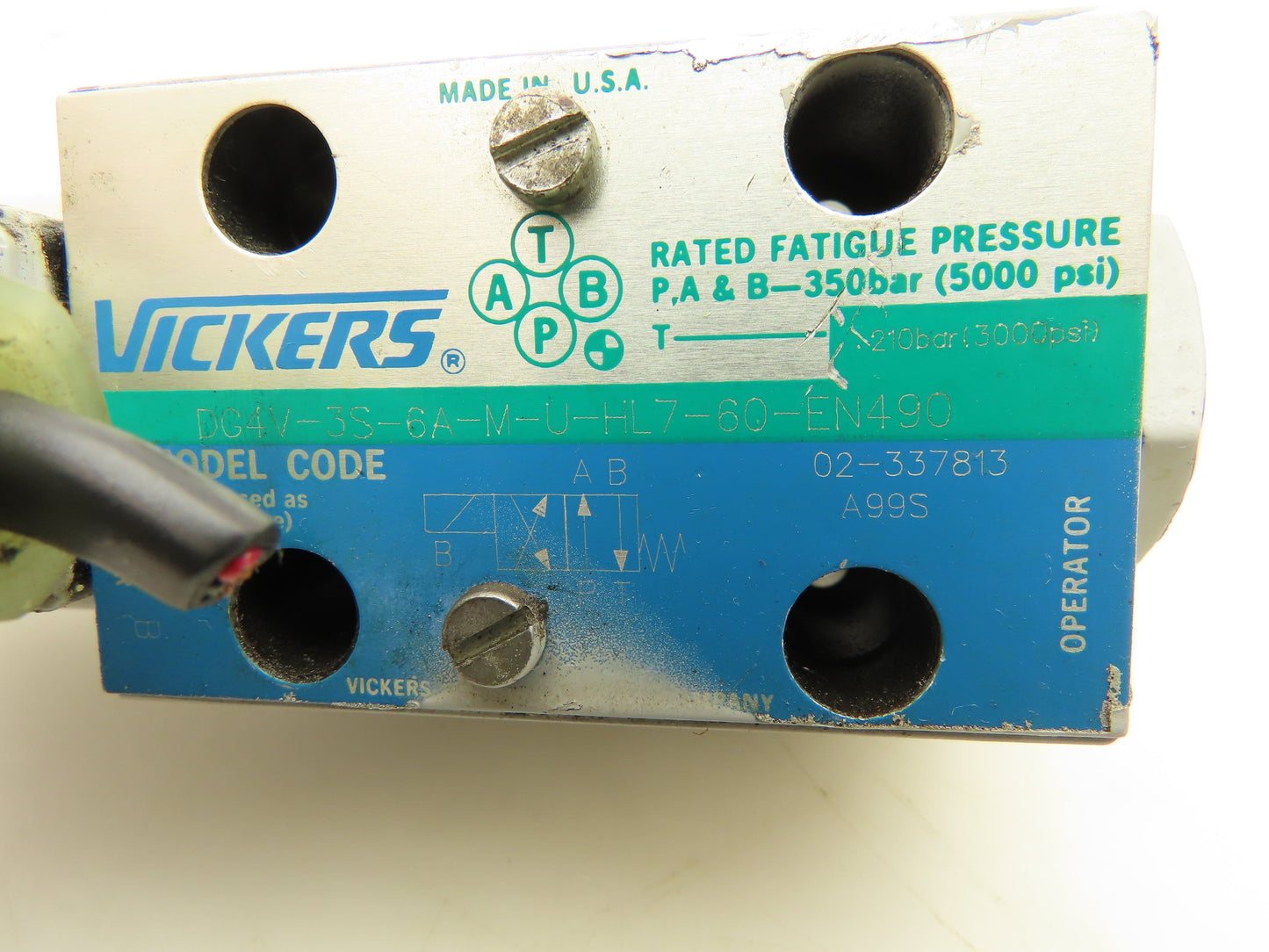 Vickers DG4V-3S-6A-M-U-HL7-60 Directional Control Solenoid Valve 24VDC