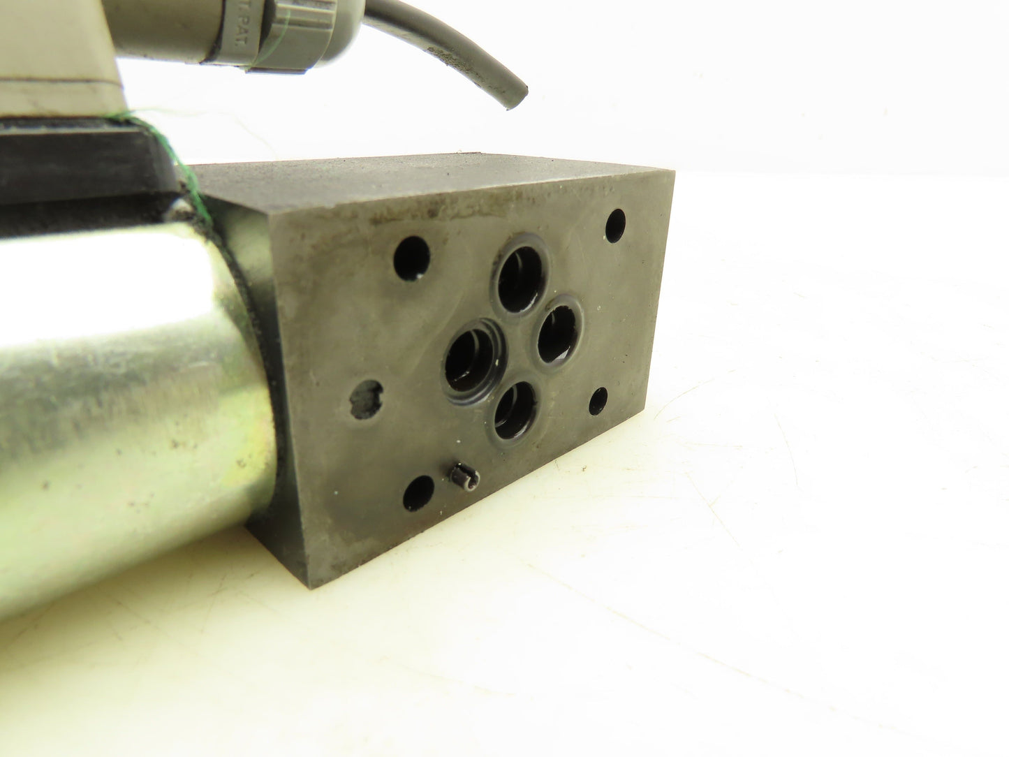 Vickers DG4V-3S-2AL-M-U-HL7-60 Directional Control Solenoid Valve 24VDC