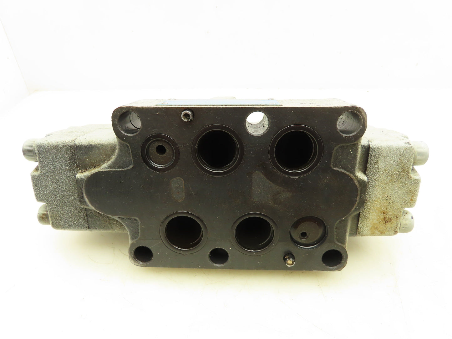 Vickers DG5V-8-H-31C-E-T-M-U-HL-B13-10 Directional Control Solenoid Valve 24V