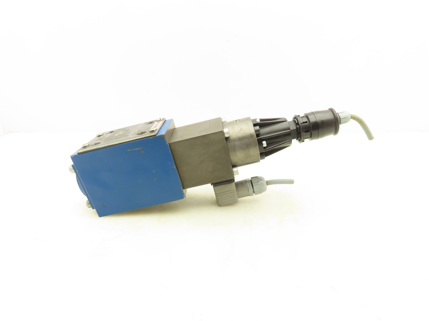 Rexroth 4WRE 10 EA64-14/24K4/M-468 Proportional Directional Valve R900965507