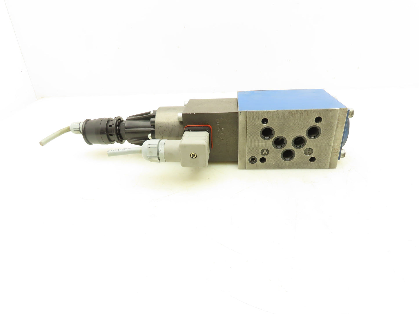 Rexroth 4WRE 10 EA64-14/24K4/M-468 Proportional Directional Valve R900965507