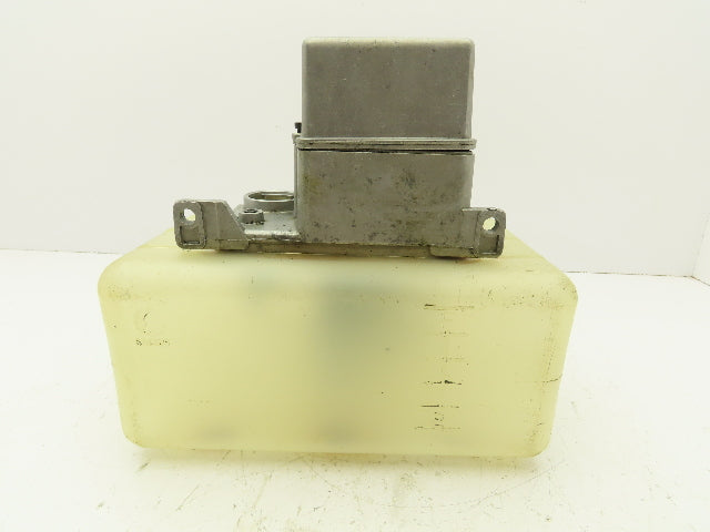 Showa LCB4 8210 Lubrication Oil Pump Machine Oiler 6L Tank 0.1 L/Min 200V