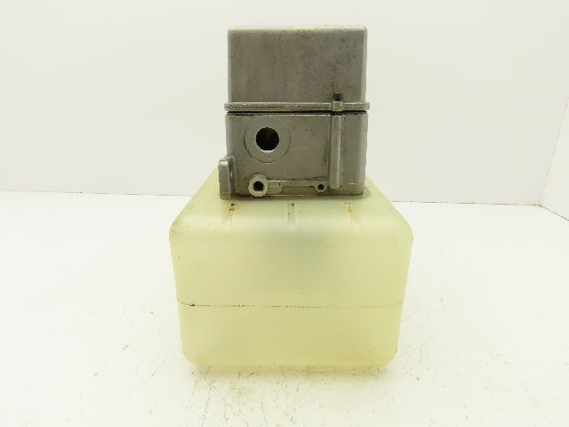 Showa LCB4 8210 Lubrication Oil Pump Machine Oiler 6L Tank 0.1 L/Min 200V
