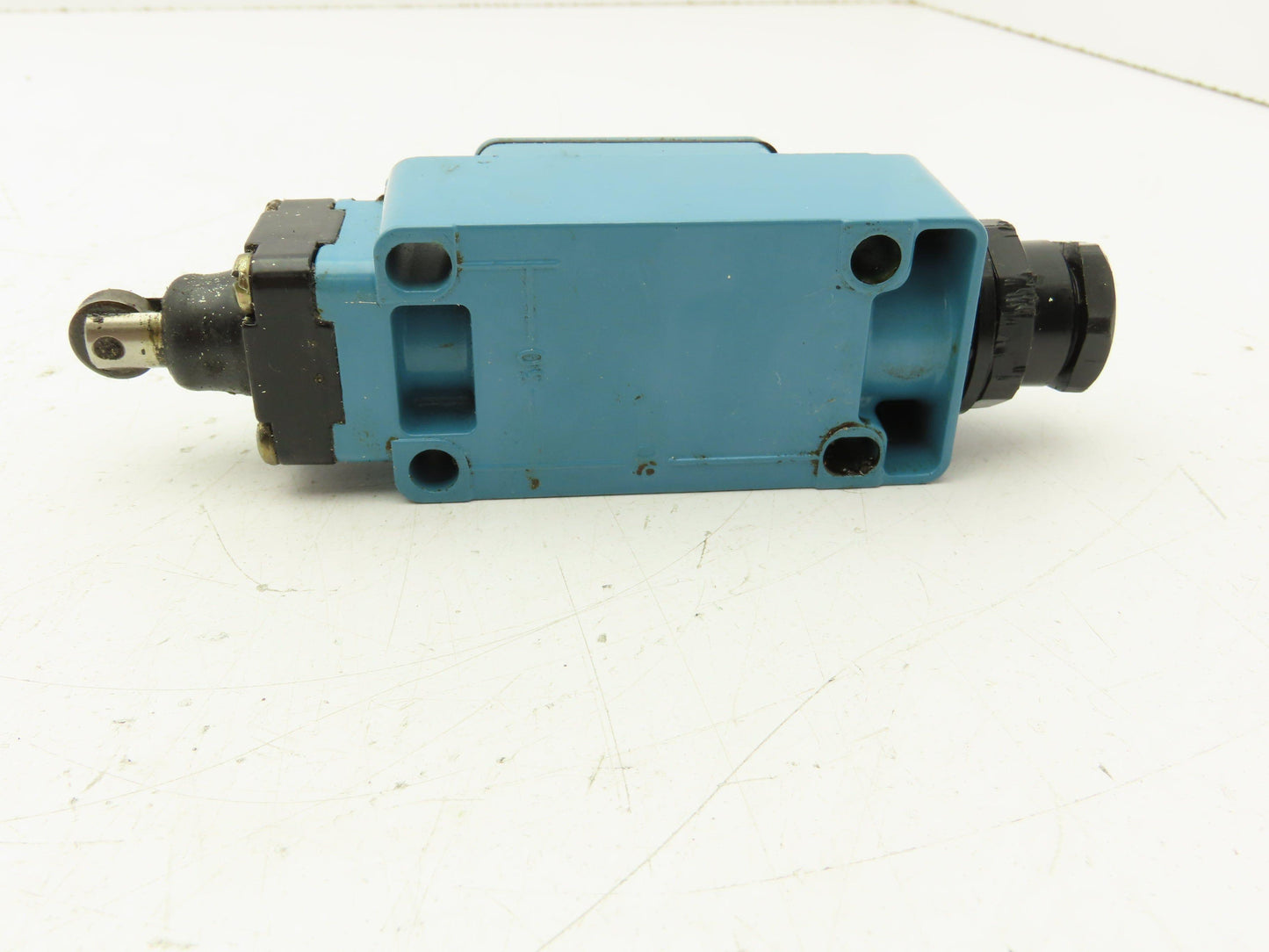 Honeywell GLAA01C Micro Switch Limit Switch Plunger Roller Style NO/NC