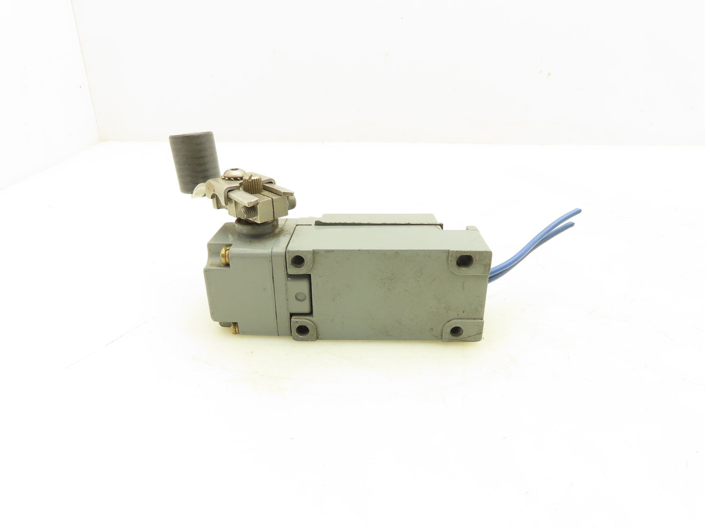Cutler Hammer E50SA Limit Switch E50DR1 Operating Head Roller Arm 5° Pretravel