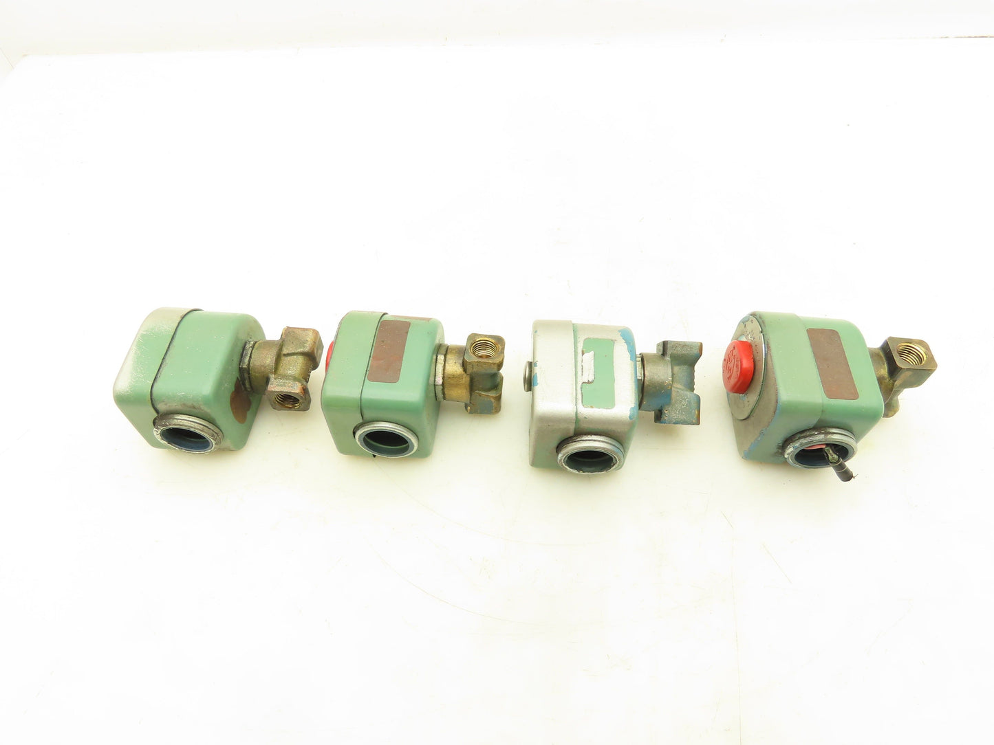 Asco 8262A212 Solenoid Valve 120V 1/4" NPT Lot of 4