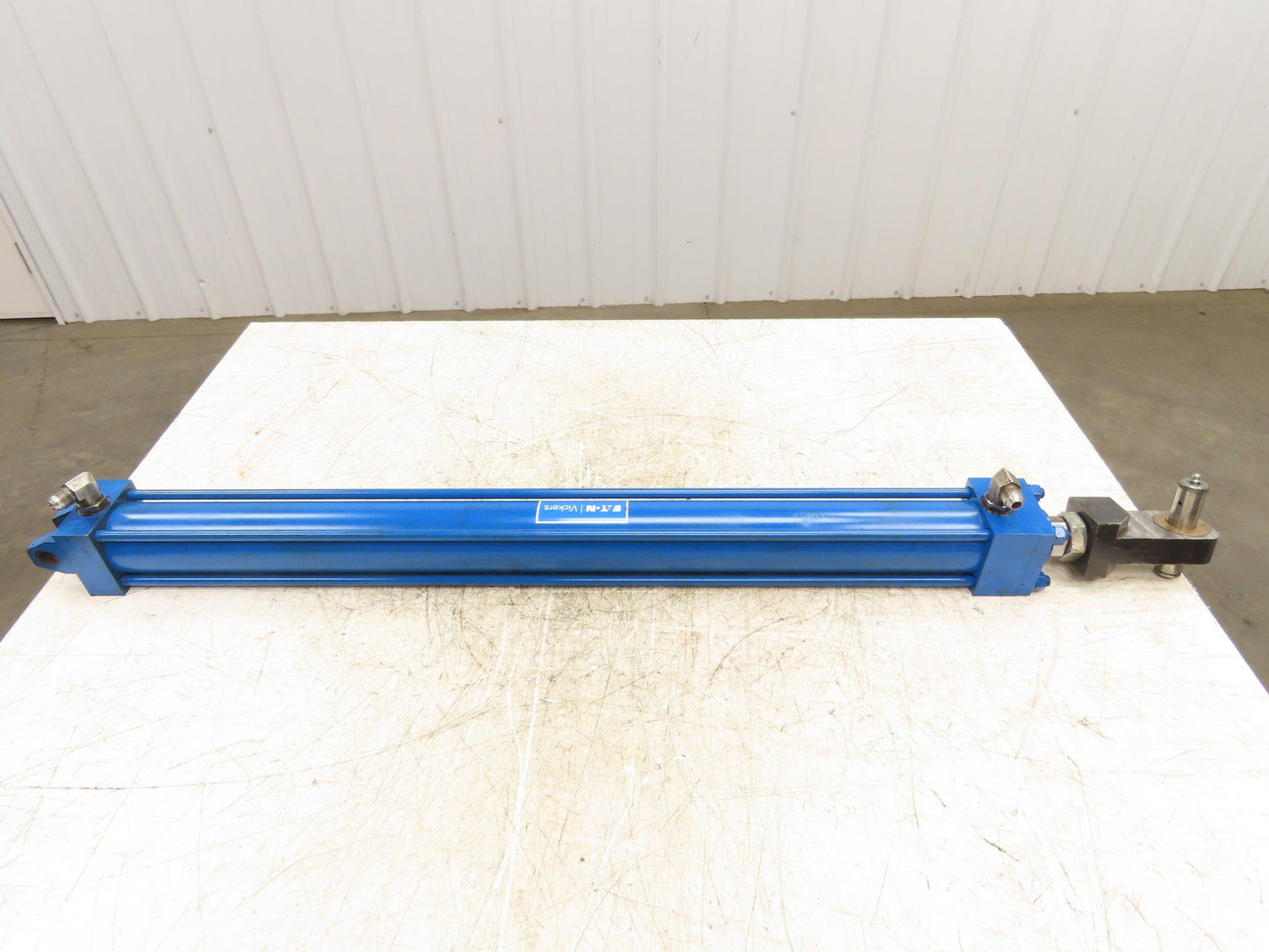 Vickers Hydraulic Cylinder 2.5" Bore 34" Stroke 3000psi Clevis Mount CDT4MP1