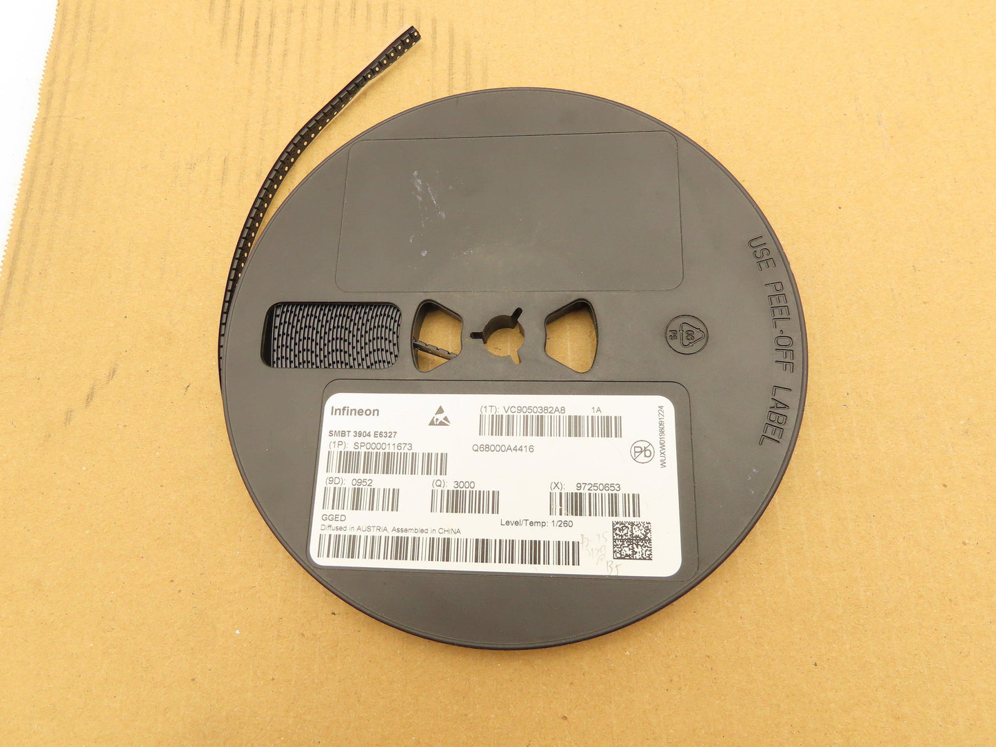 Infineon SMBT3904E6327 Bipolar Transistors Array 3000 Pieces