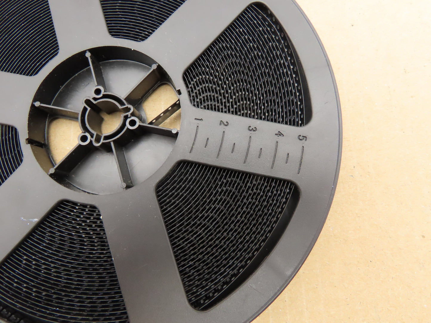 Infineon SMBT3904E6327 Bipolar Transistors Array 3000 Pieces