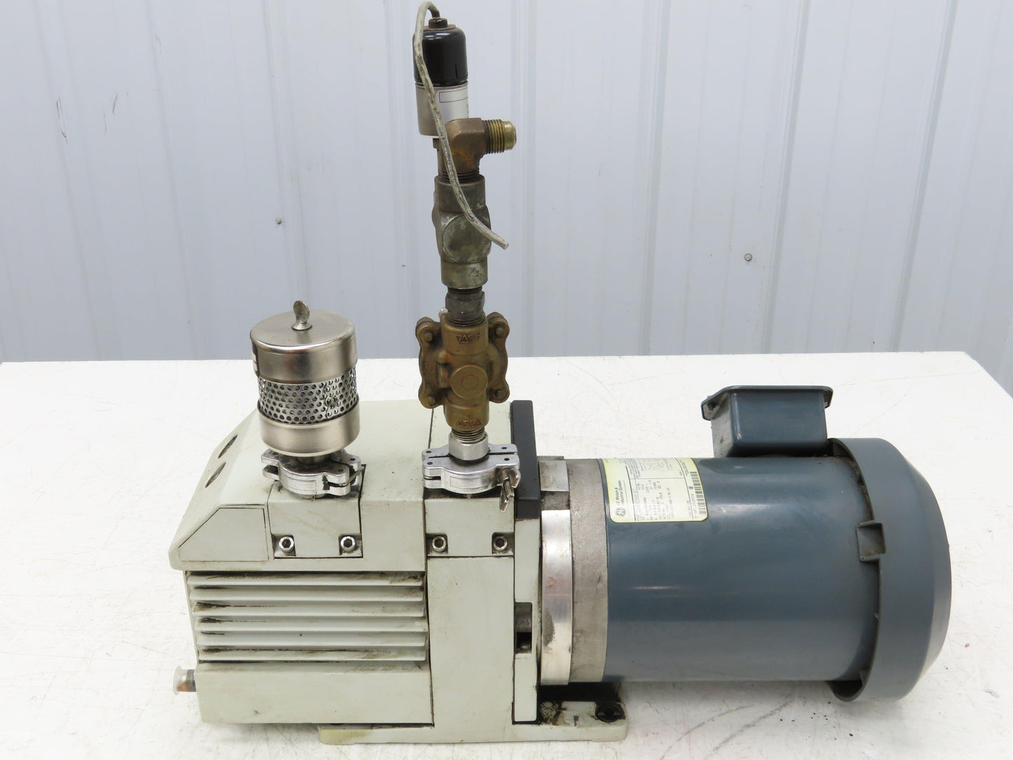 Leybold Trivac D8B 2-Stage Rotary Vane Vacuum Pump 6cfm 40gpm 1Hp 230/460V 3PH