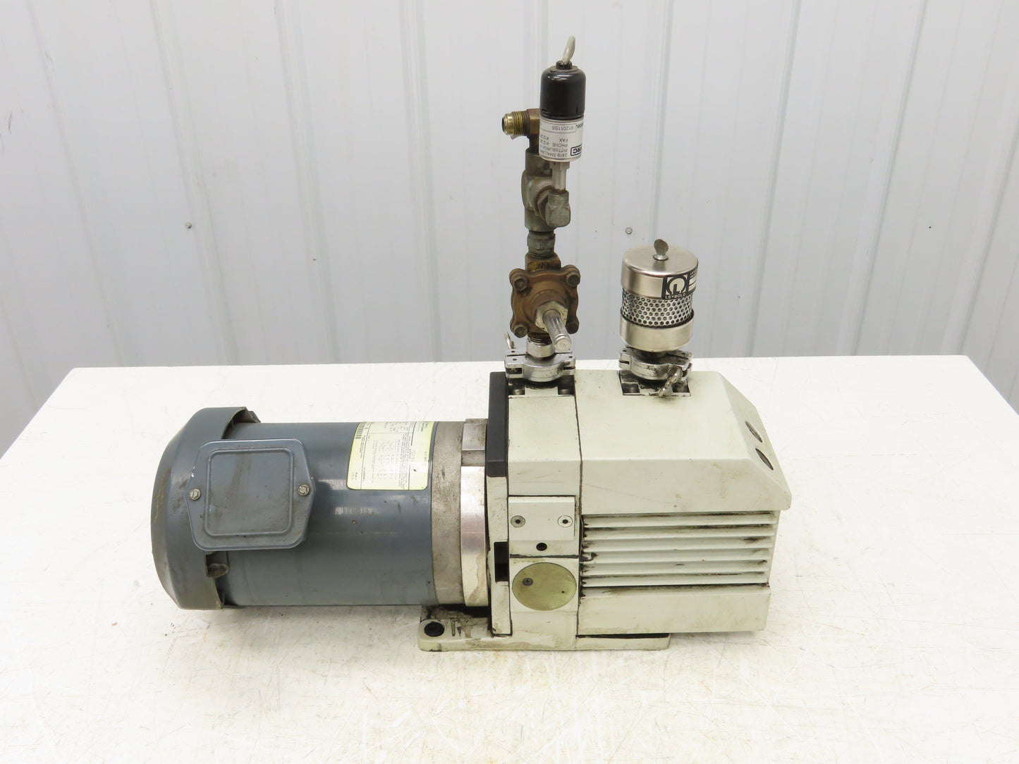 Leybold Trivac D8B 2-Stage Rotary Vane Vacuum Pump 6cfm 40gpm 1Hp 230/460V 3PH