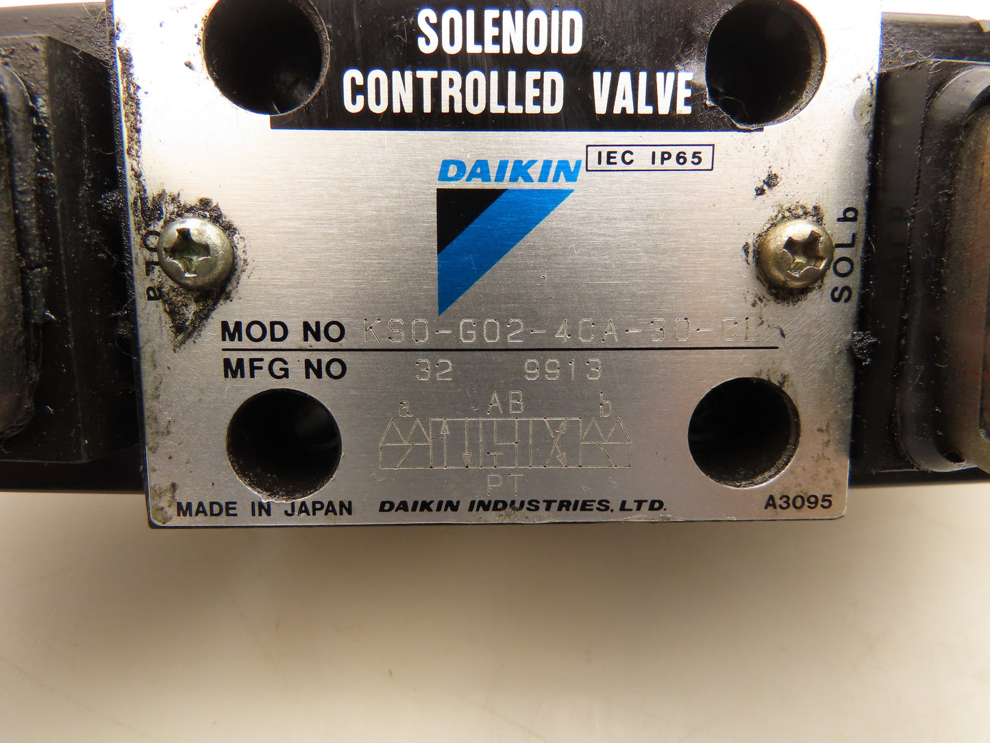 Daikin KSO-G02-4CA-30-CL Hydraulic Directional Control Solenoid Valve 110V