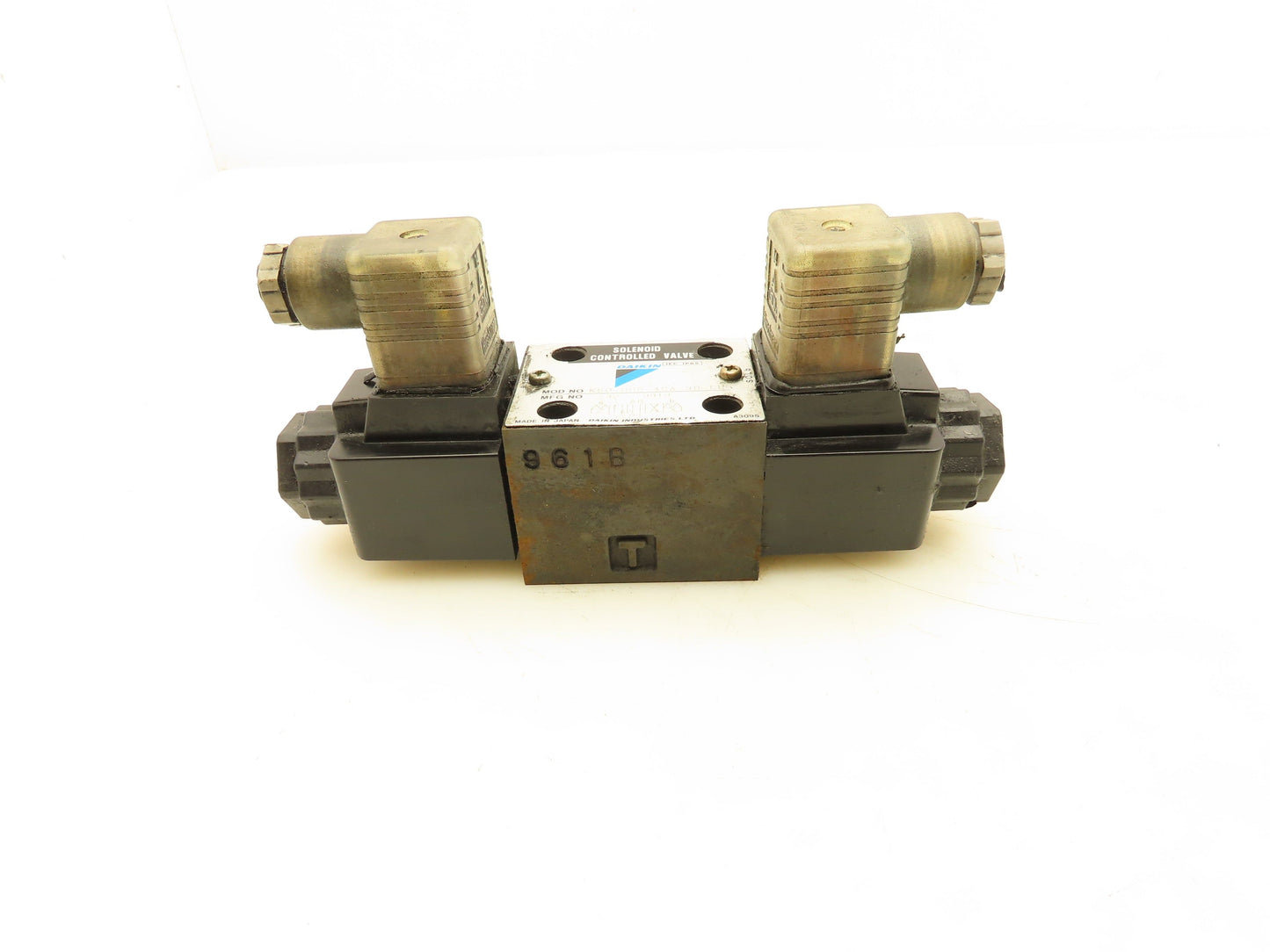 Daikin KSO-G02-4CA-30-CL Hydraulic Directional Control Solenoid Valve 110V