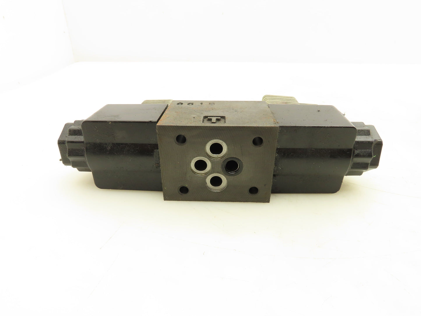 Daikin KSO-G02-4CA-30-CL Hydraulic Directional Control Solenoid Valve 110V